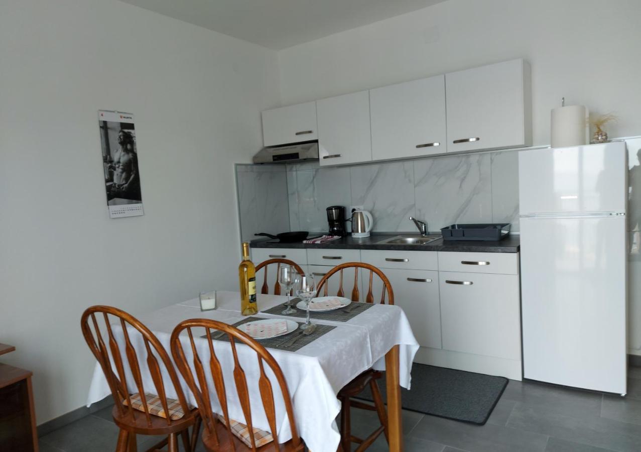Apartmani Mare Novi Vinodolski Eksteriør billede