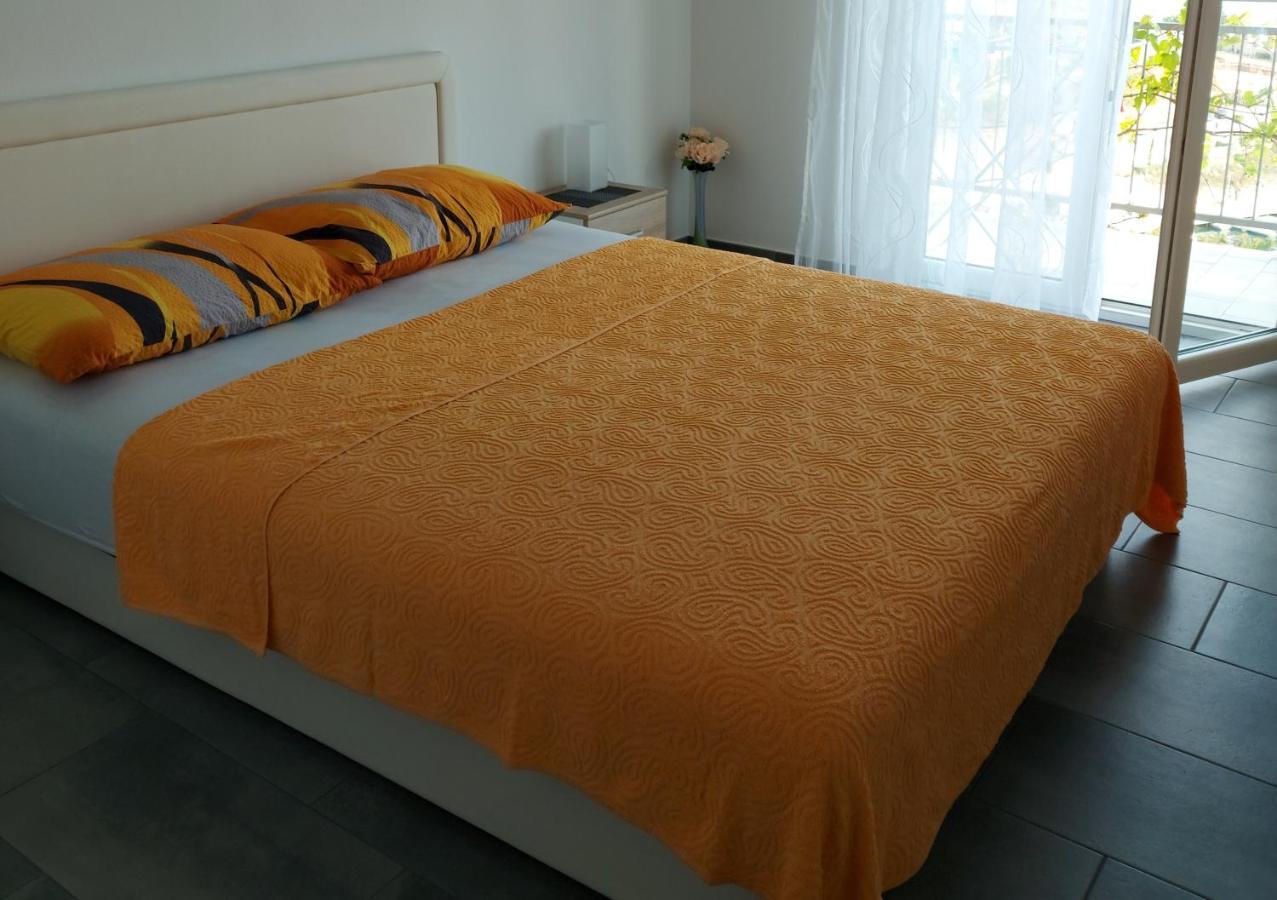 Apartmani Mare Novi Vinodolski Eksteriør billede
